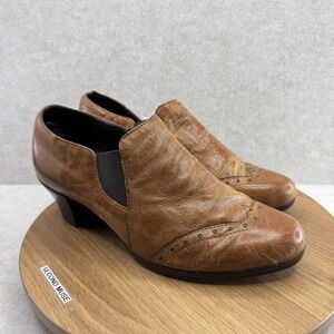 Munro American Shoes Womens Size 8.5 Wide Brown Leather Slip On Low Heel Casual